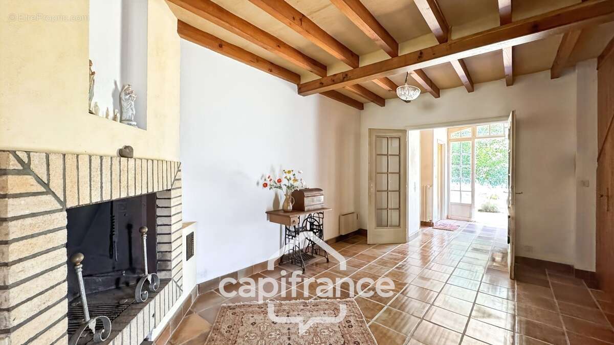 Maison de maître de caractère sur 6ha de terrain - photo 4