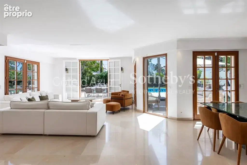Cannes La Californie, demeure néo normande de six chambres avec piscine - photo 10