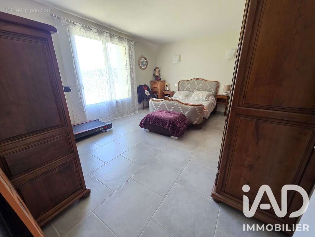 Maison 211 m² à Nieul-Les-Saintes  - photo 7