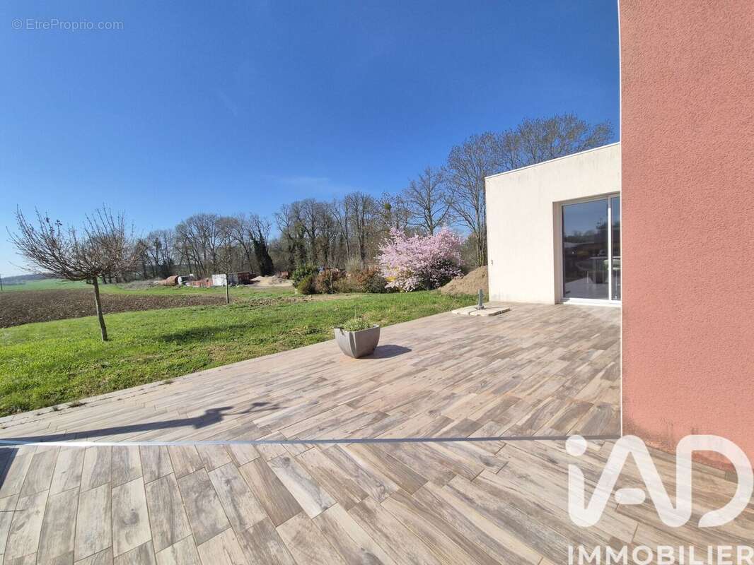 Maison 170 m² à Remereville  - photo 2