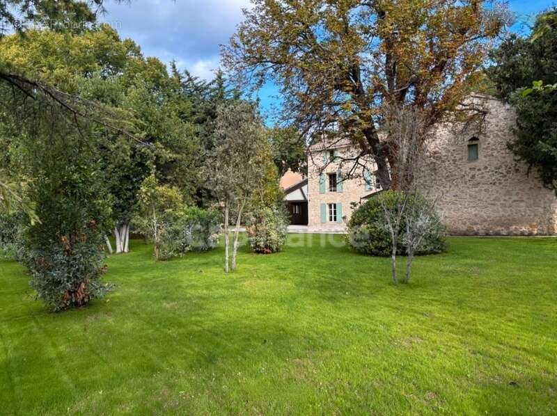 Á UZES (30) Propriété d’Exception à Deux Pas de la Place aux Herbes - photo 13
