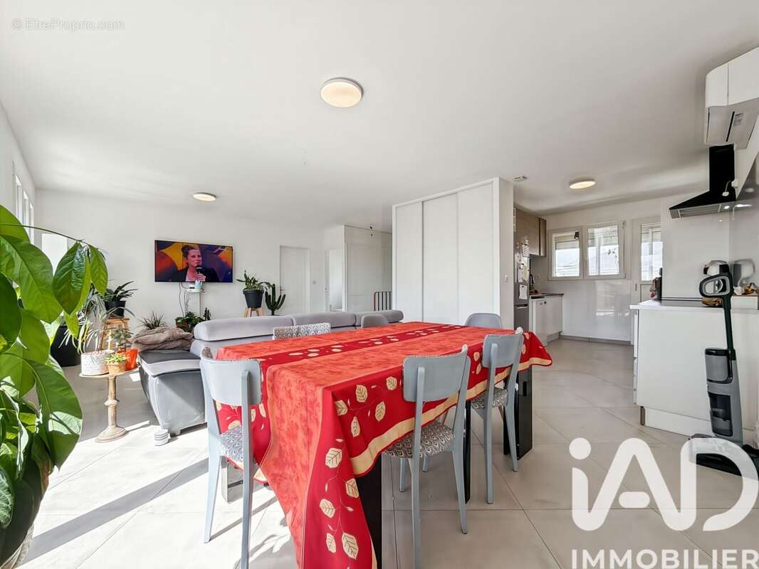 Maison 118 m² à Laval  - photo 8