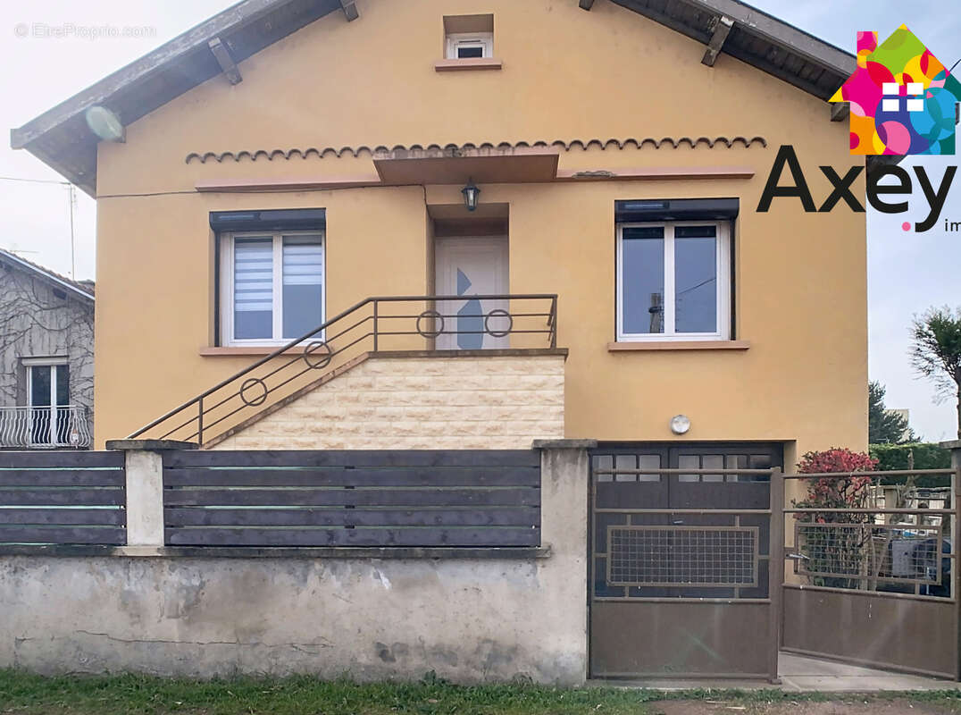 A vendre- roanne proche hôpital- maison de ville avec terrain - photo 4