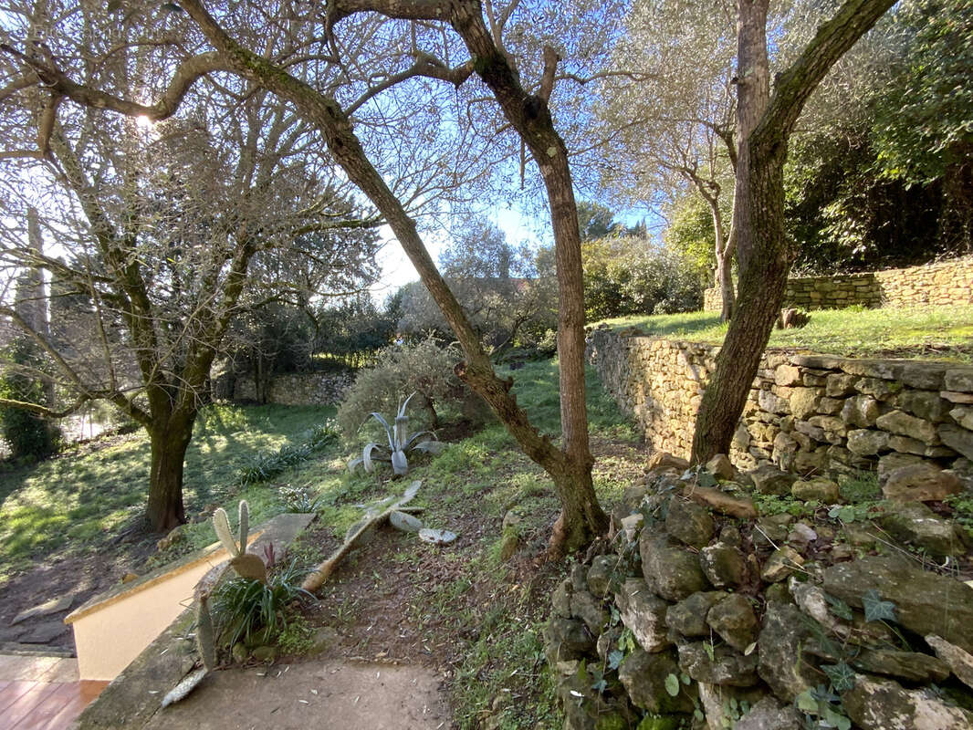 Charmante villa avec vue et terrain arboré. - photo 8
