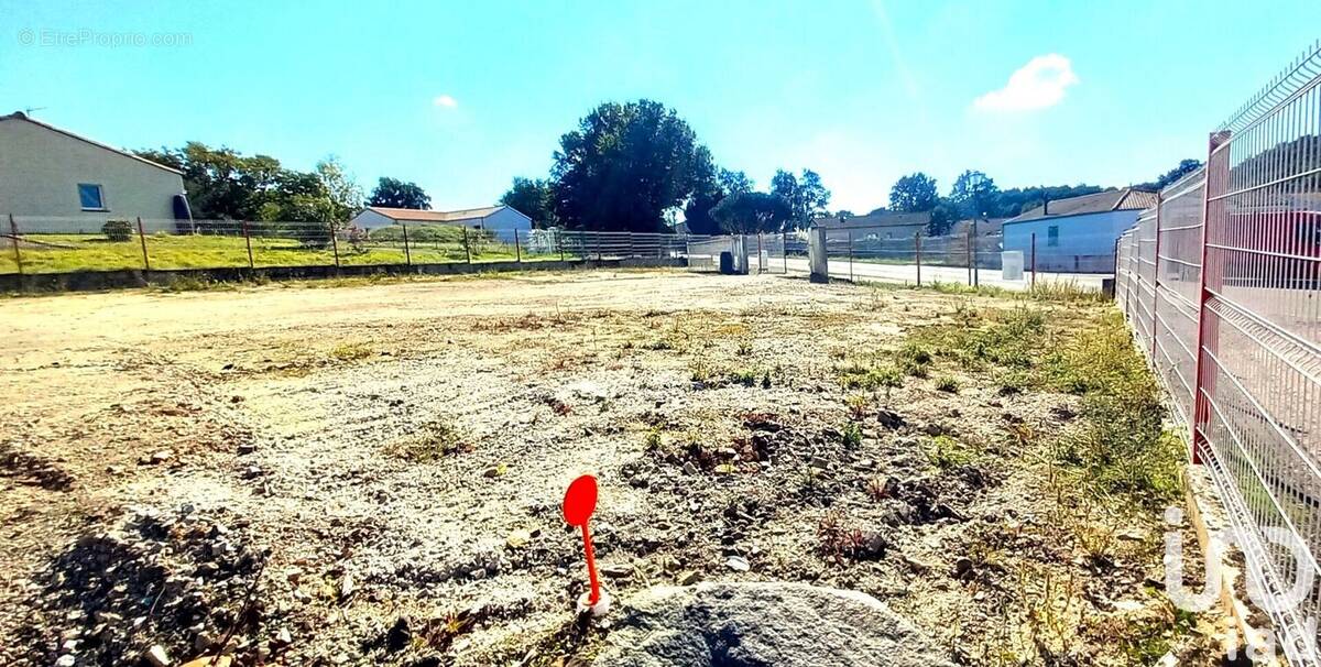Photo 1 - Terrain à POIROUX