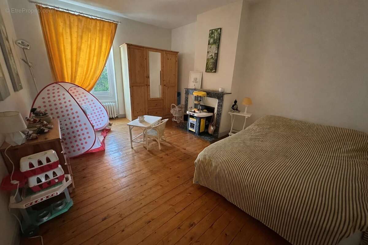 Maison à COULOMMIERS