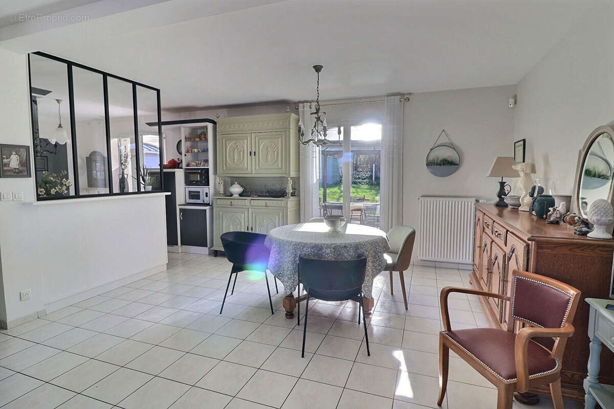 Maison à EPERNON