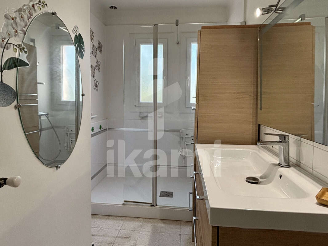 Maison à BAGNOLS-SUR-CEZE