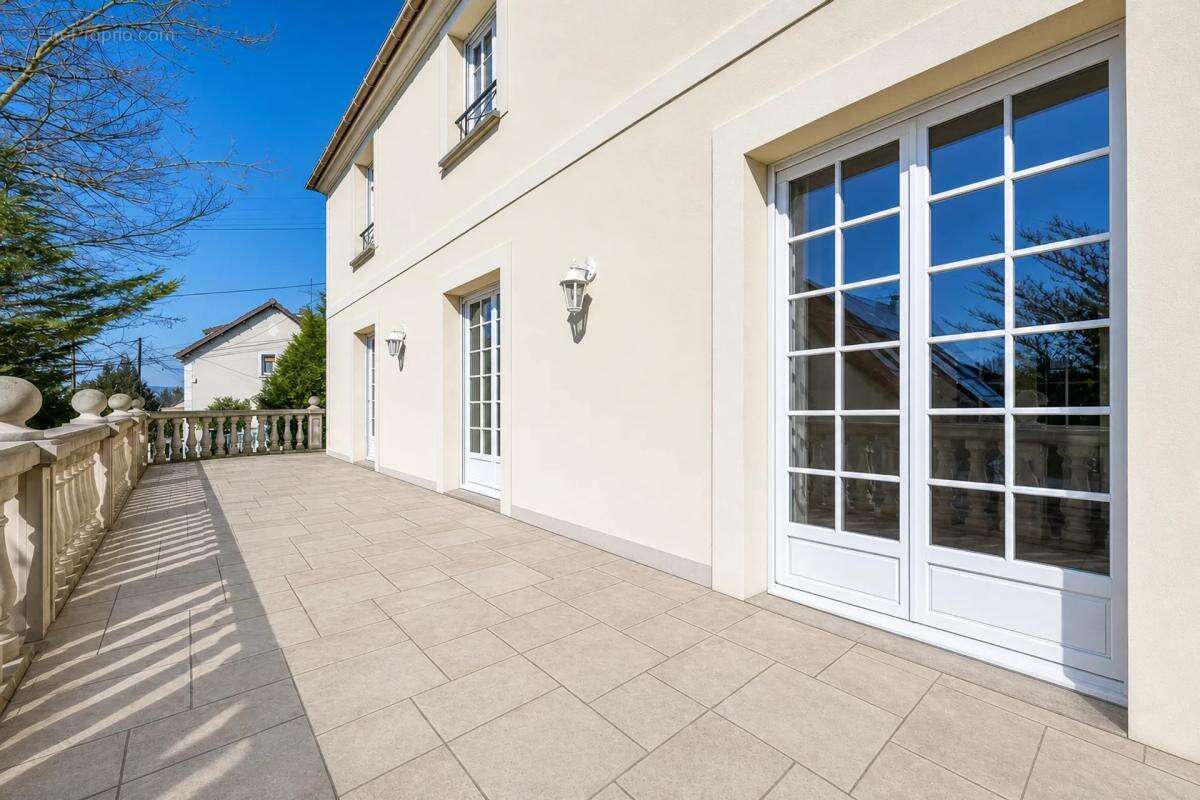 Maison individuelle de 7 pièces de 220m² en vente à Sarcelles - Idéal pour les familles - photo 14