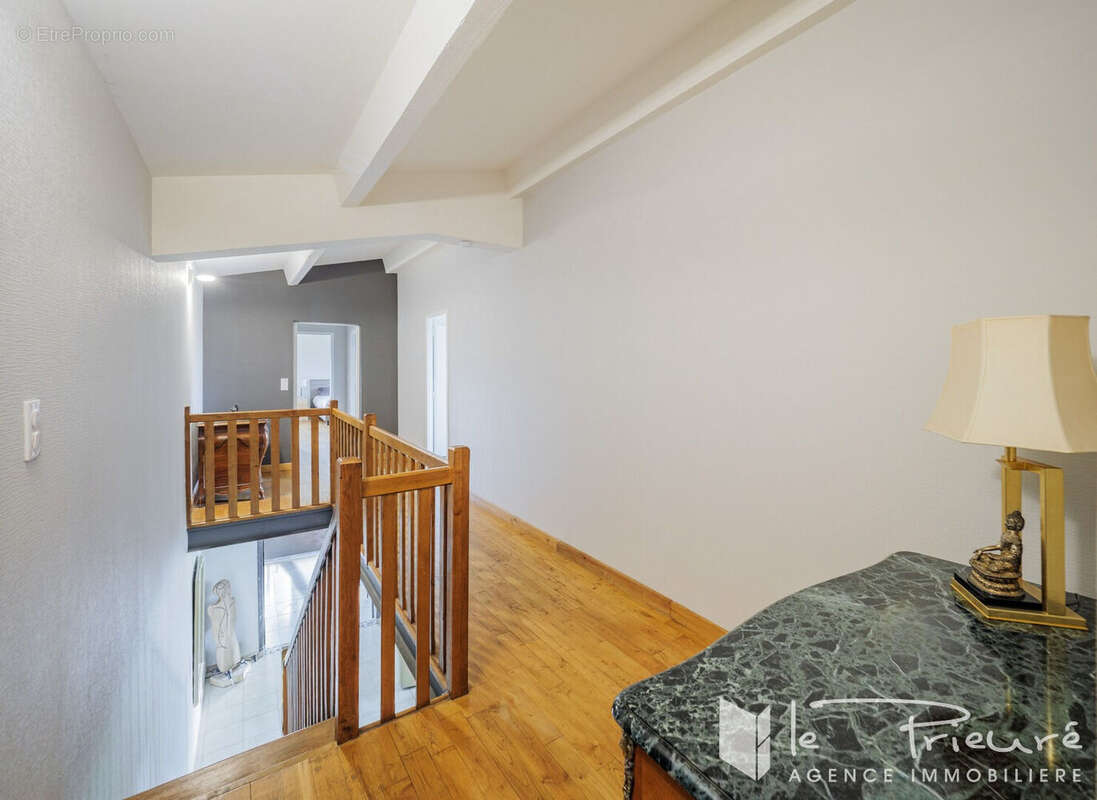 Propriété familiale de 305 m² avec terrain de 8 ha environ, piscine et belles dépendances - photo 10