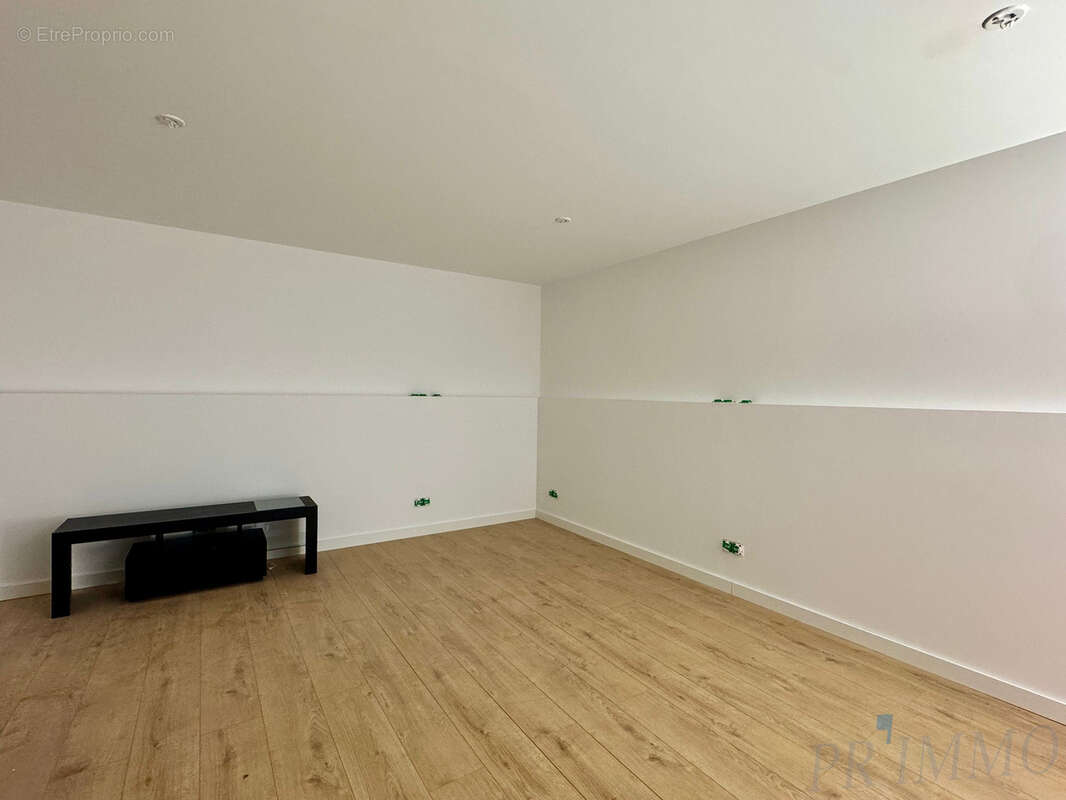 À vendre   local commercial 25 m2 entièrement rénové   fréjus centre-ville - photo 4