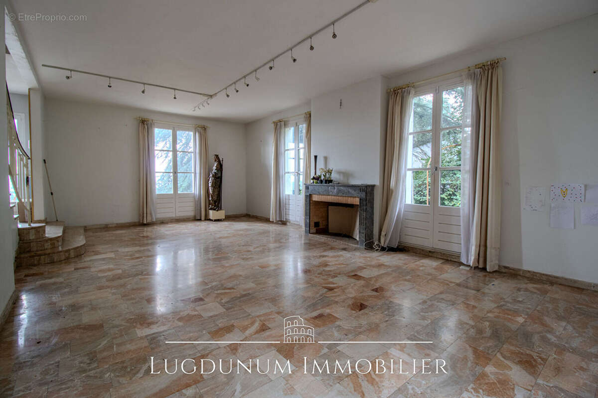 Maison à SAINT-CYR-AU-MONT-D'OR