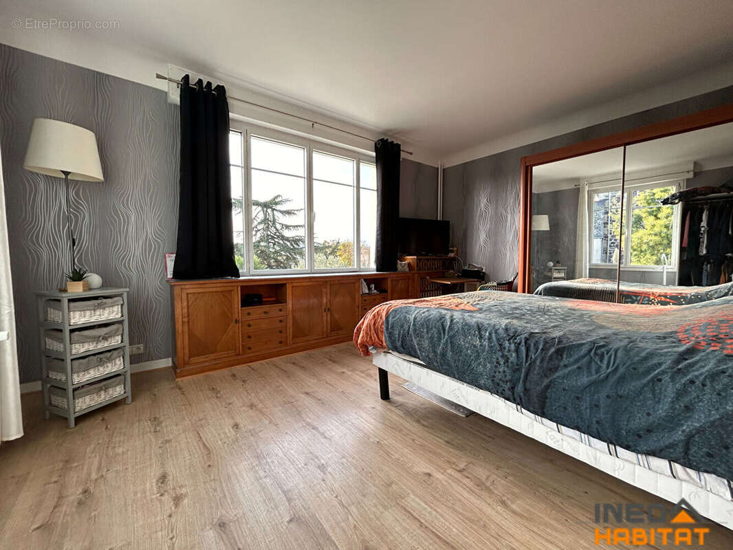 Maison à MONTFORT-SUR-MEU