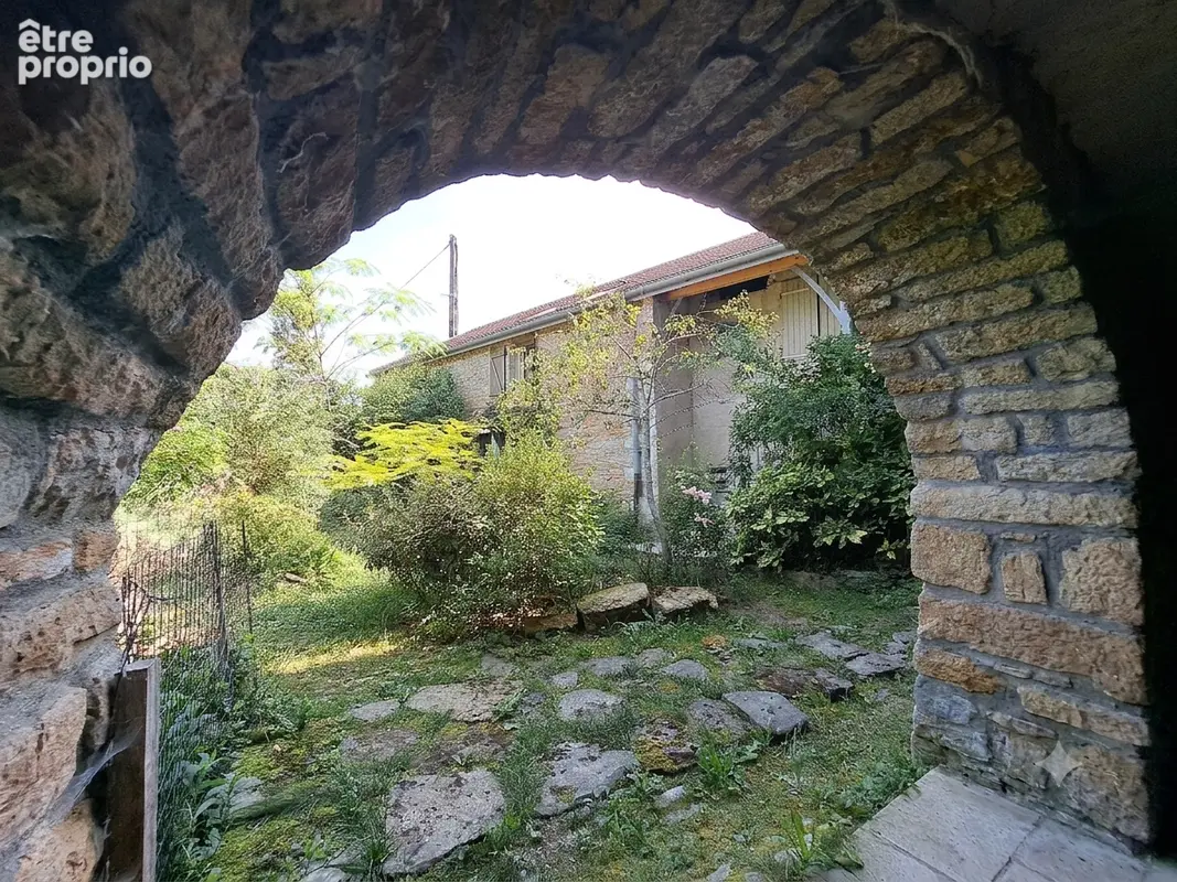 Bâtisse en pierre à réhabiliter, vue sur le vignoble Jurassien à Ménétru-Le-Vignoble 39210 - photo 3