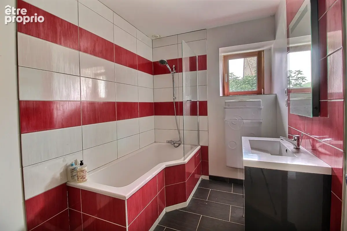 CHAMILLY, ancienne étable en pierre rénovée avec charme et dépendances - photo 9
