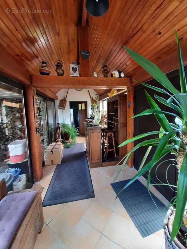 Maison en pierre gros potentiel - photo 2