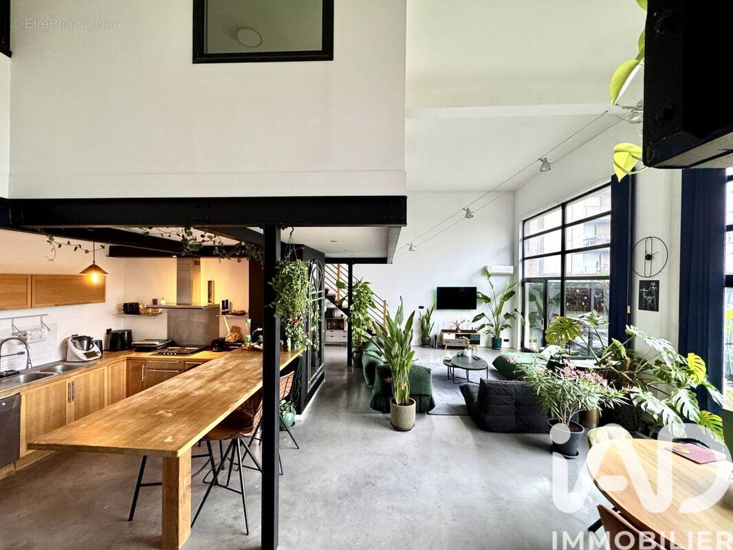 Photo 1 - Commerce à CROIX