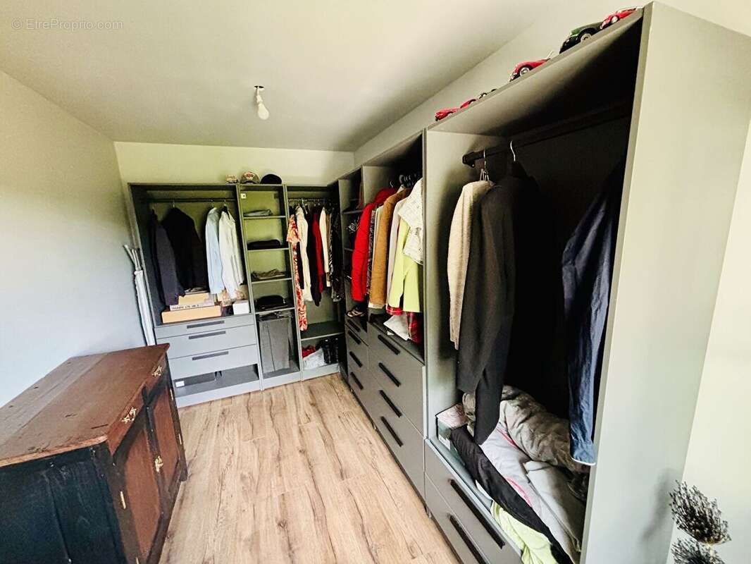 Maison avec sous-sol complet, dépendance et jardin clos de 780 m² - photo 5