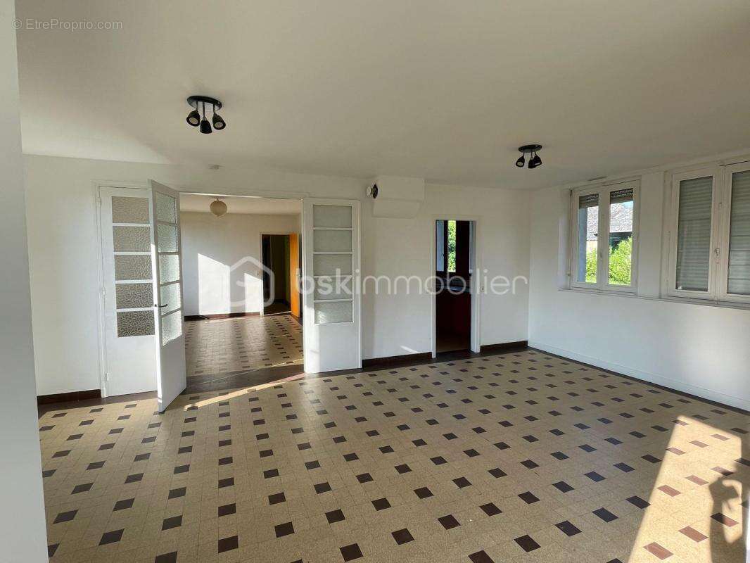 Maison à LAUNOIS-SUR-VENCE