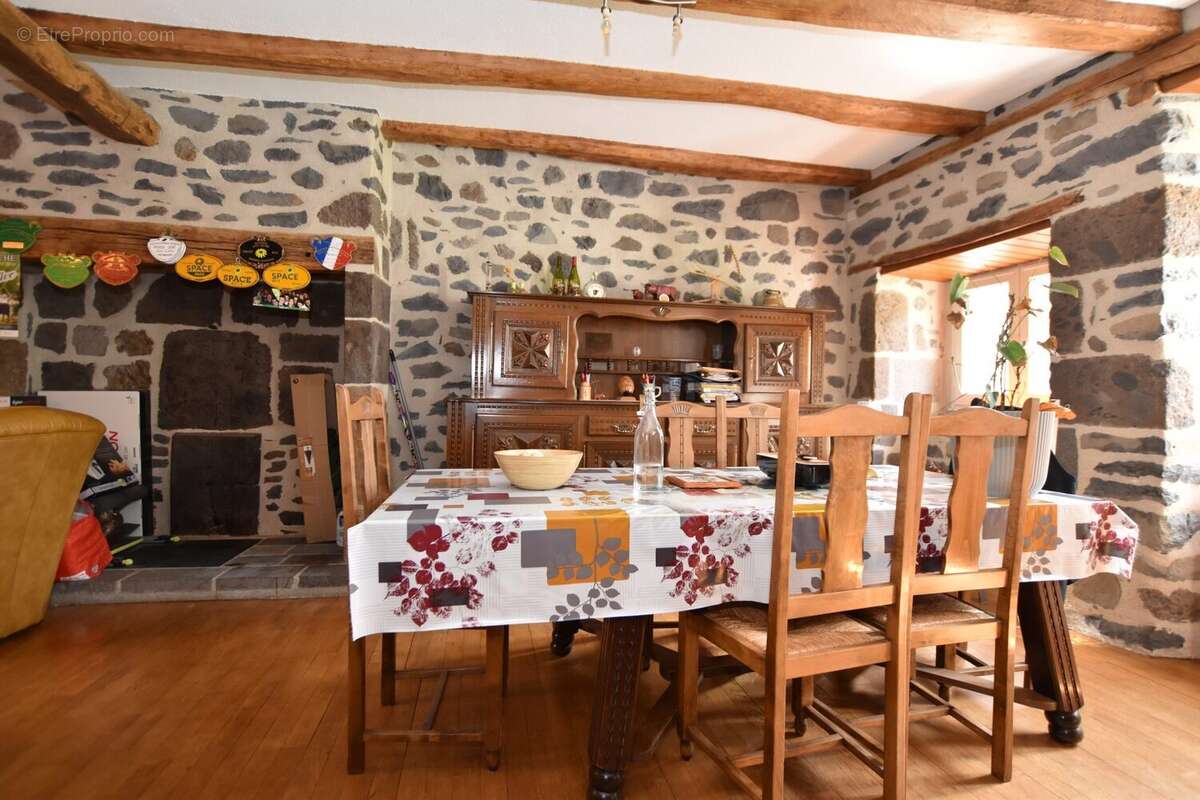 Appartement à SALERS