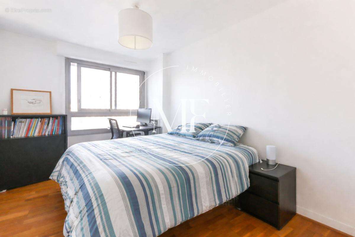 Appartement à COURBEVOIE