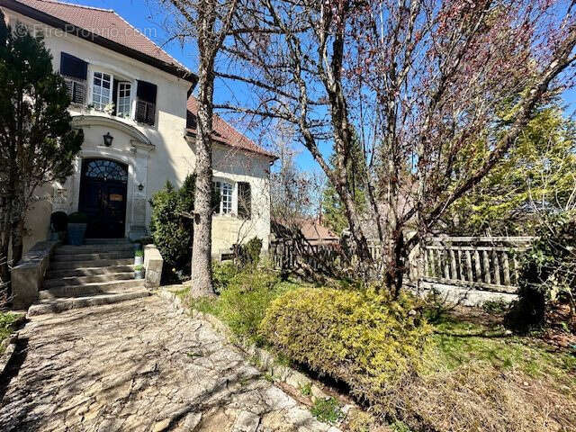 Maison à OYE-ET-PALLET