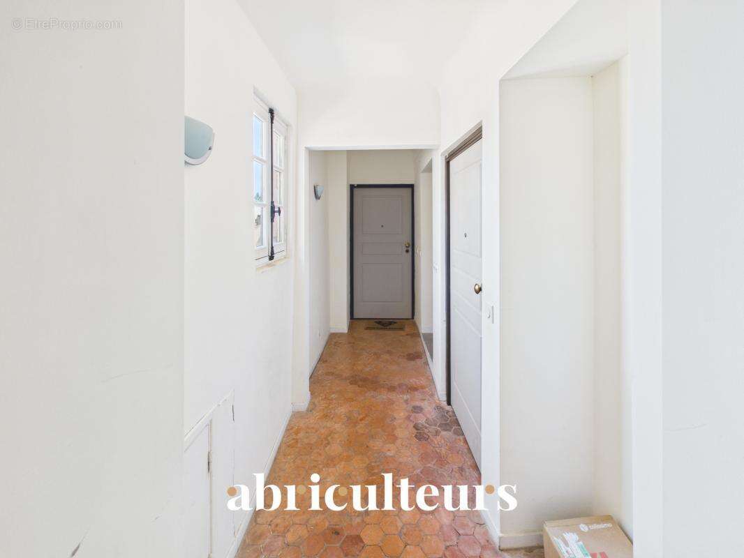Lumineux appartement de 54 m² habitables en vente dans le centre historique de Grasse (06130) - photo 10