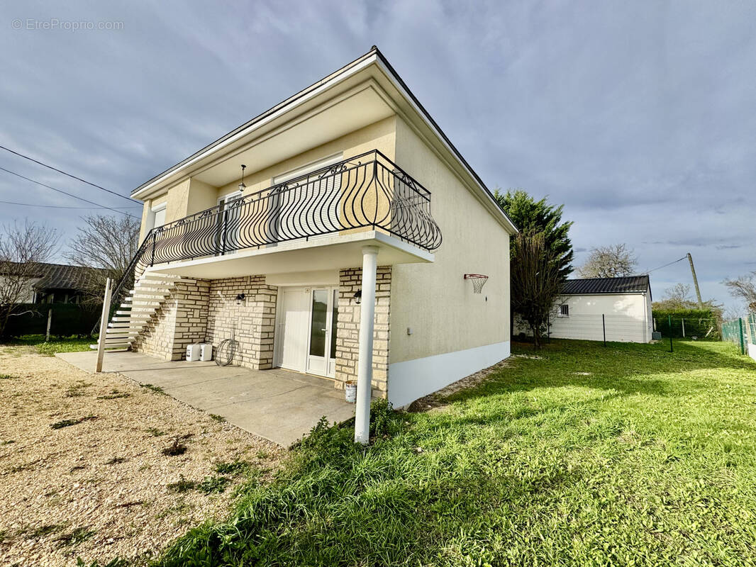 Maison à CHAMPCEVINEL