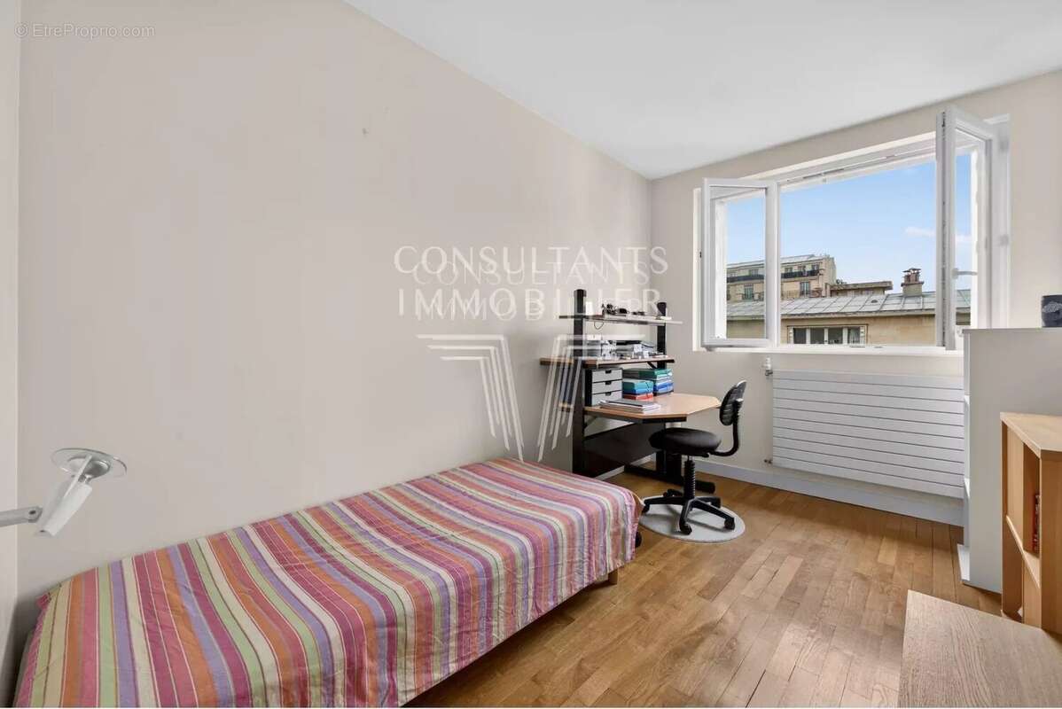 Appartement à NEUILLY-SUR-SEINE