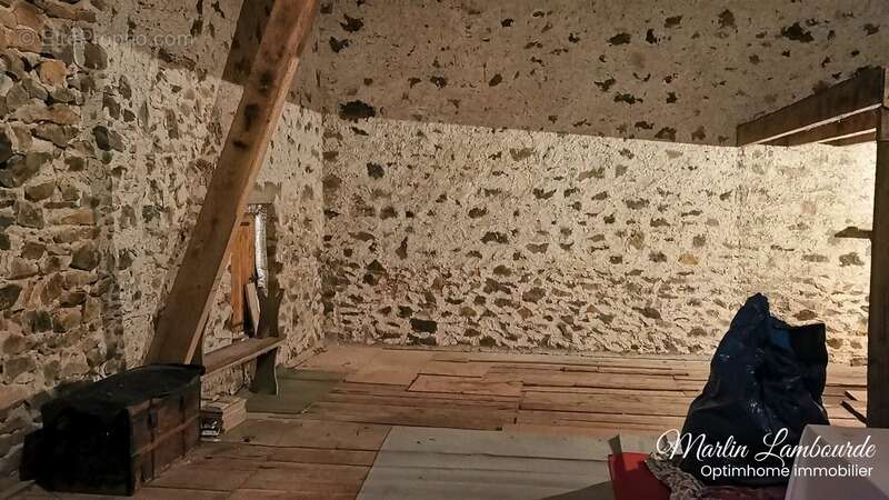 Maison à SAINT-LEONARD-DE-NOBLAT