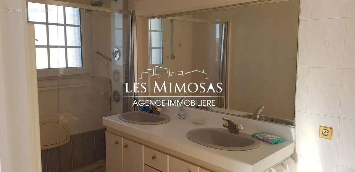 Maison à LE MUY
