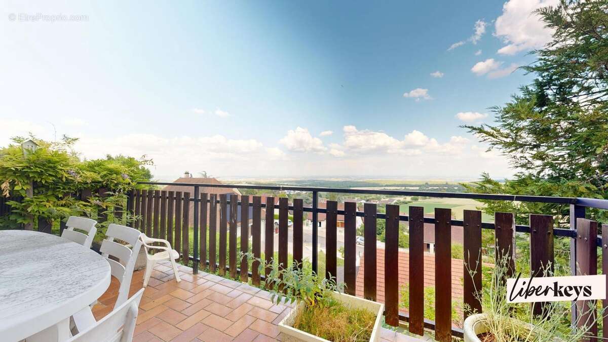 Maison à CORCELLES-LES-MONTS