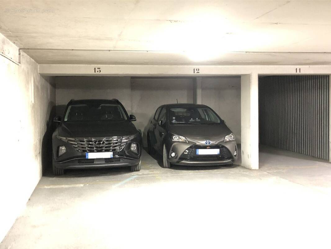 Parking à PARIS-12E