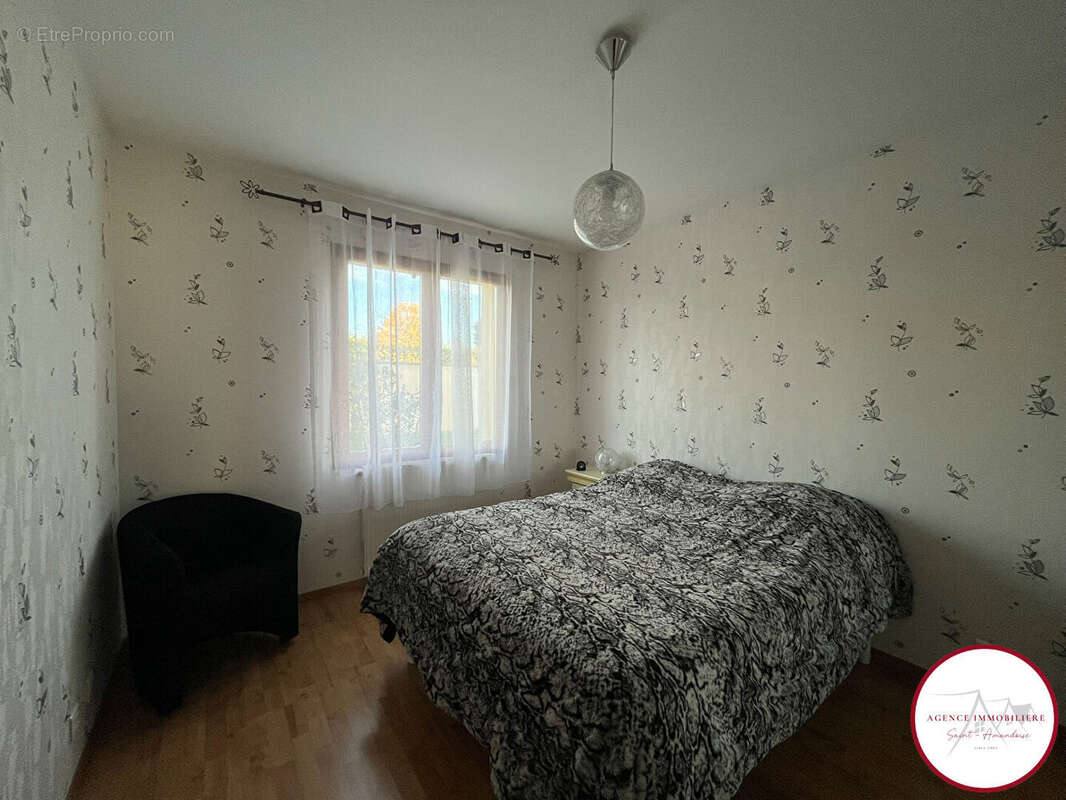 Maison à AINAY-LE-CHATEAU