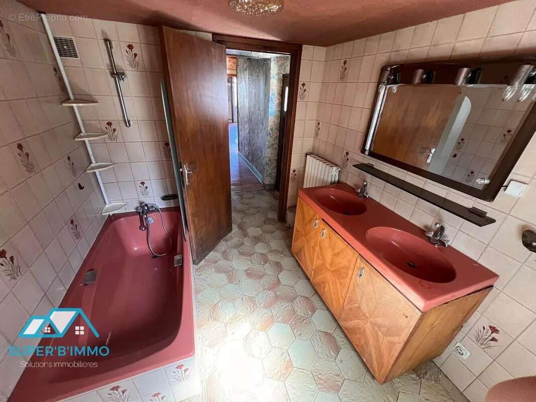 MAISON - 140 m2 - Terrain et dépendance - photo 7