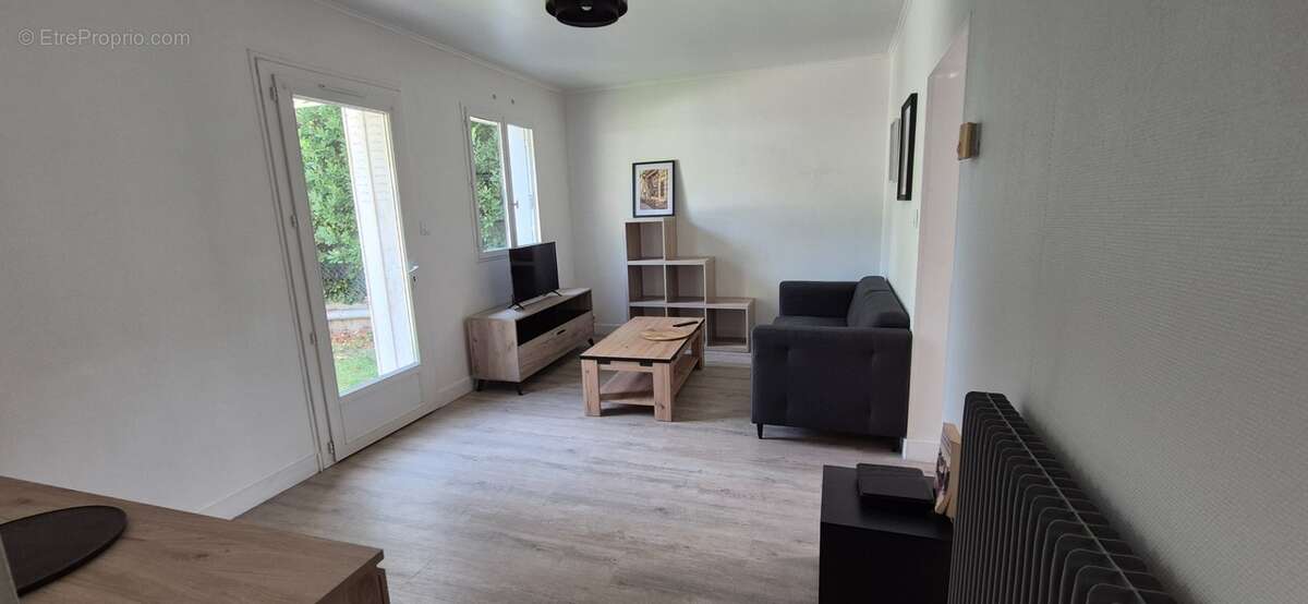 Maison de ville composée de deux appartements, 110 m2, proximité place Victor Hugo, jardin clos, cour avec stationnement - photo 15