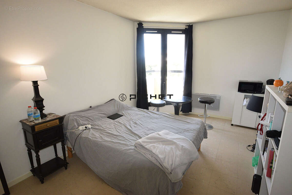 LA ROCHELLE quartier Porte Royale Studio avec ascenseur balcon. - photo 2