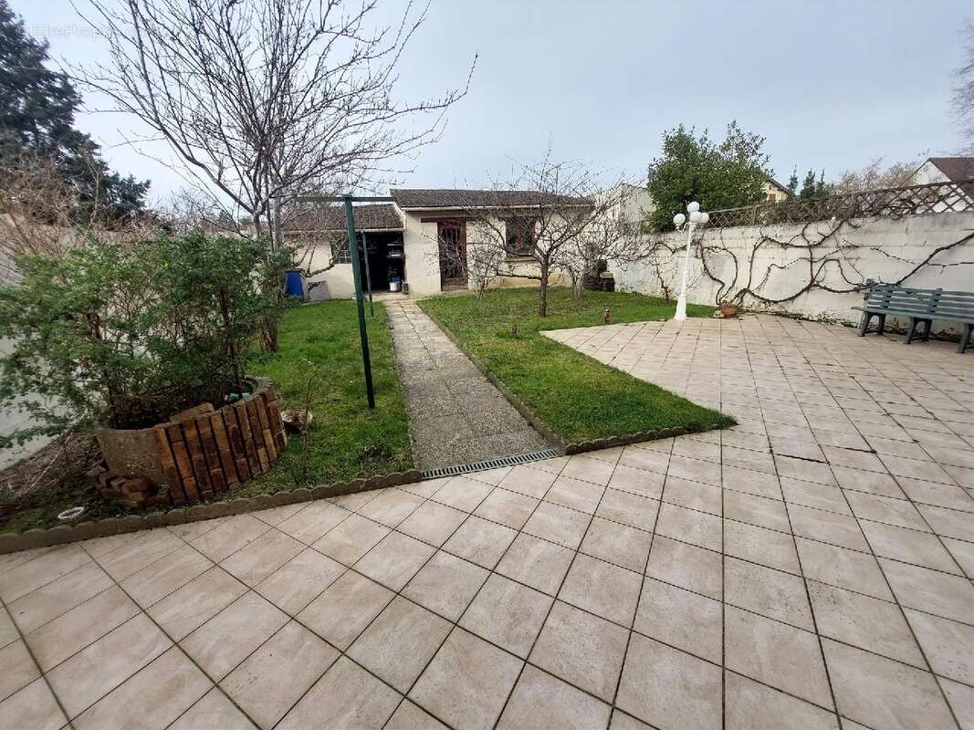 Maison à VIGNEUX-SUR-SEINE