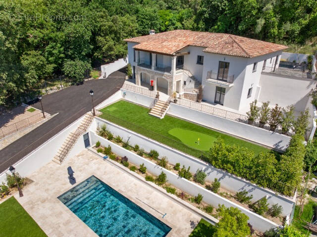 Maison à ROQUEFORT-LES-PINS