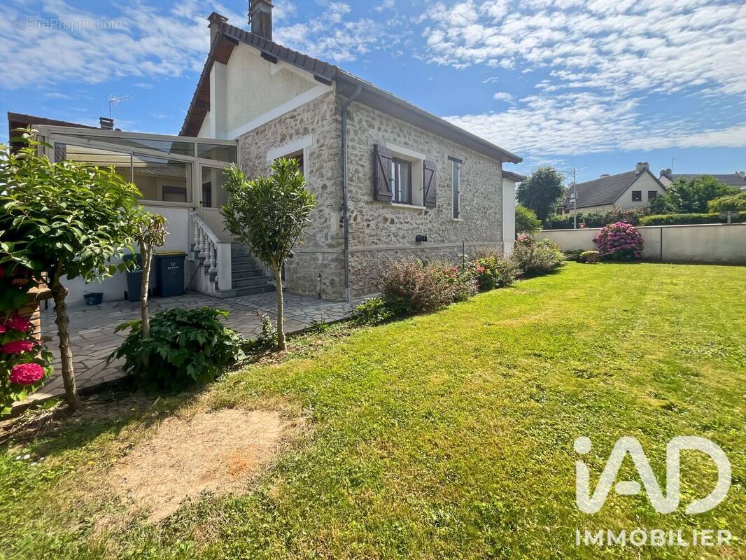 Photo 1 - Maison à BRIE-COMTE-ROBERT