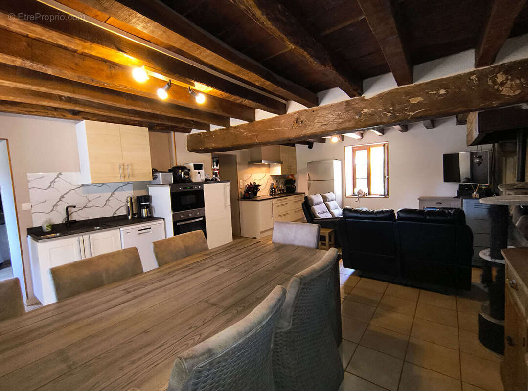 Maison à SAINT-ETIENNE-DE-FURSAC