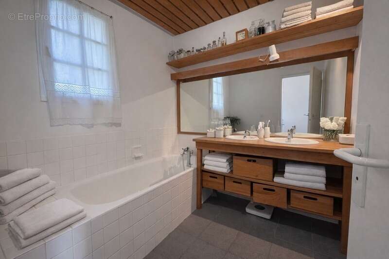 Maison à SAINT-CYR-SUR-LOIRE