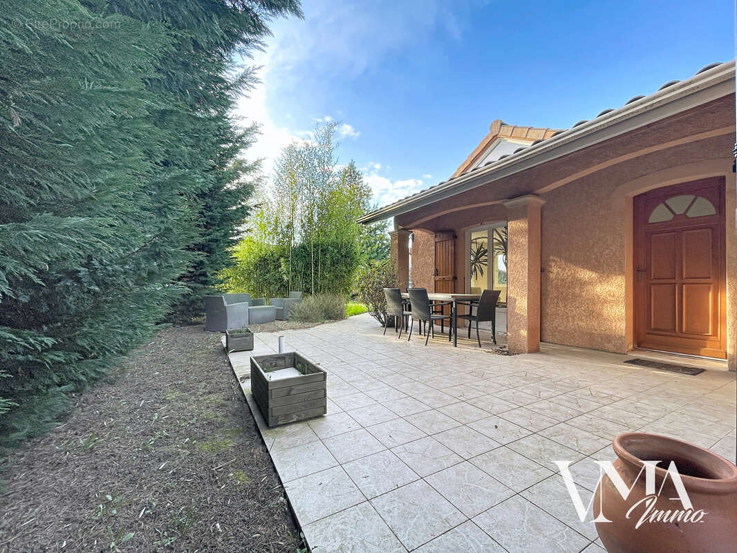 Maison à GREZIEU-LA-VARENNE