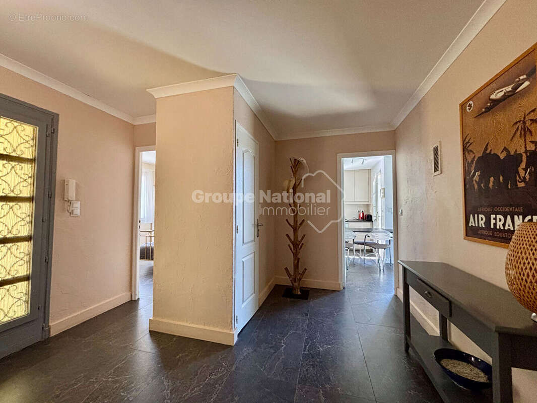 Maison Nages Et Solorgues 8 pièce(s) 172 m2 - photo 8