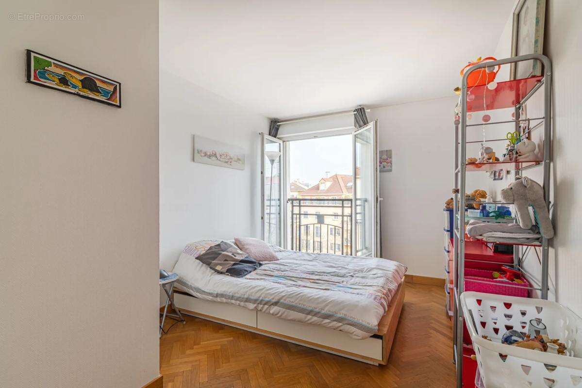 Appartement à VILLENEUVE-LA-GARENNE