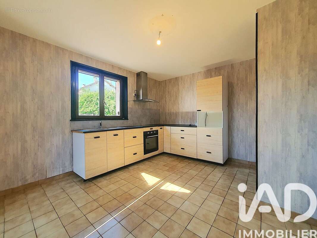 Maison 184 m² à Conflans-Sur-Lanterne  - photo 7