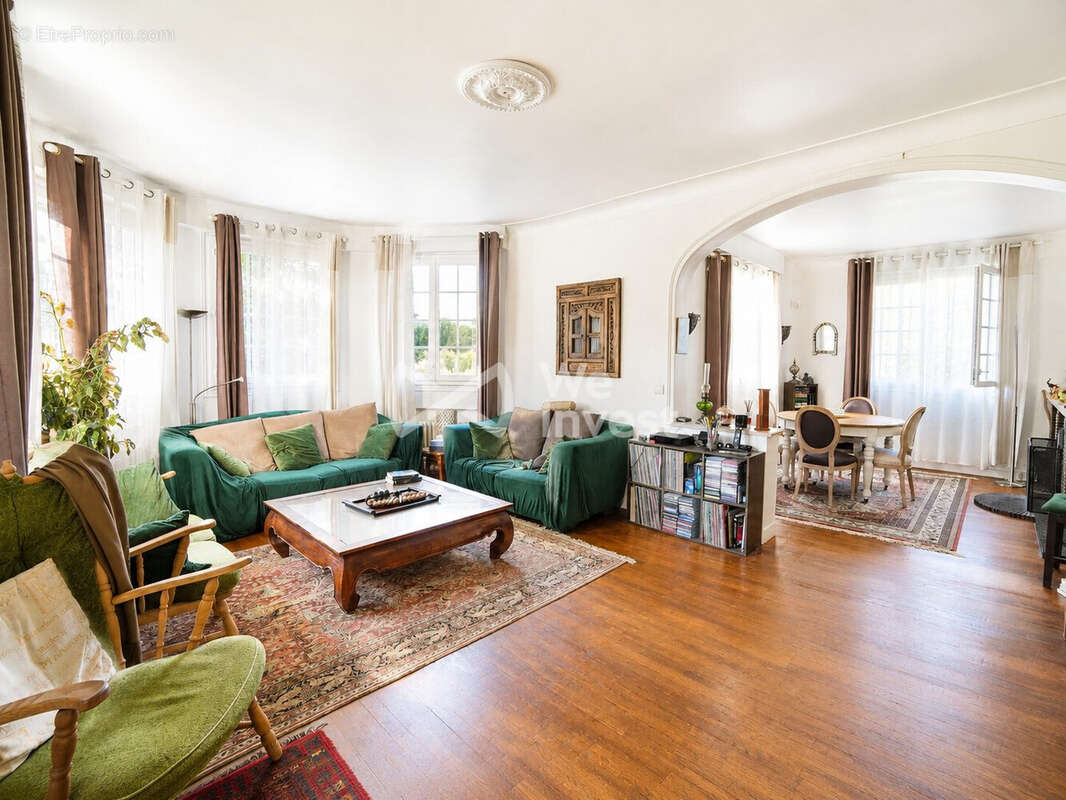 Maison 195 m² à Le Plessis-Trevise  - photo 3