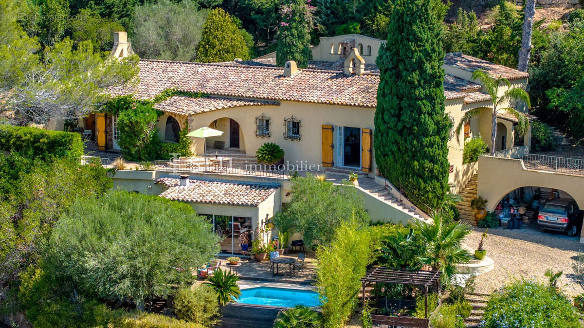 Maison à LES ISSAMBRES