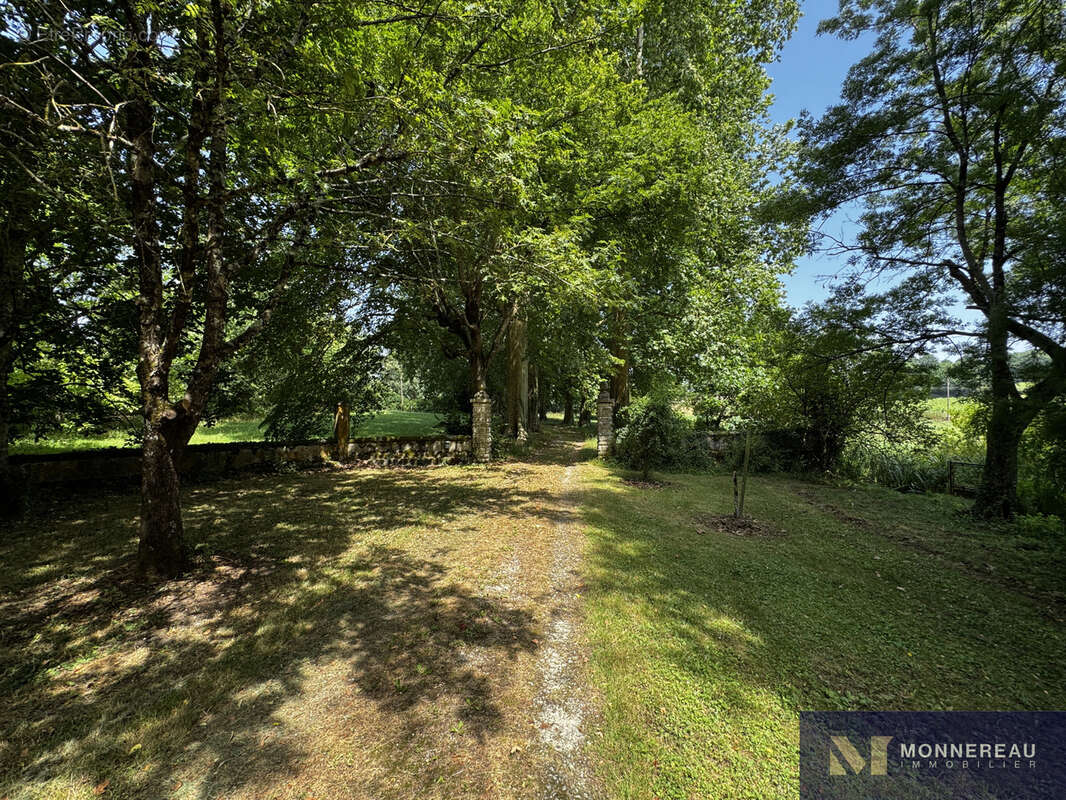 Maison à BAIGNES-SAINTE-RADEGONDE