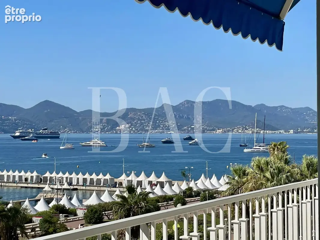 Cannes, appartement sur la Croisette, vue mer et port - photo 5